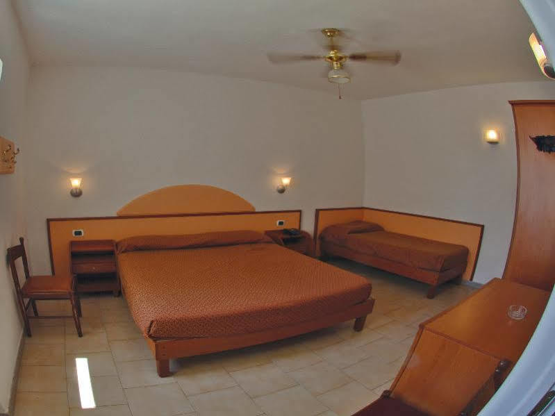 Hotel Villaggio Club Altalia Brancaleone Buitenkant foto